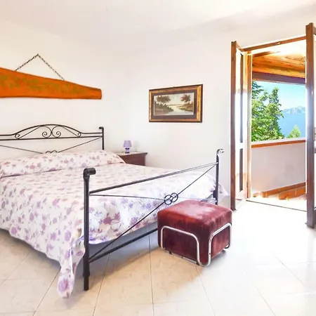 - Bacco Villa Massa Lubrense